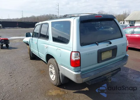 2001 Toyota 4Runner Sr5 V6 z USA, uszkodzony, nr VIN JT3GN86RX10209661